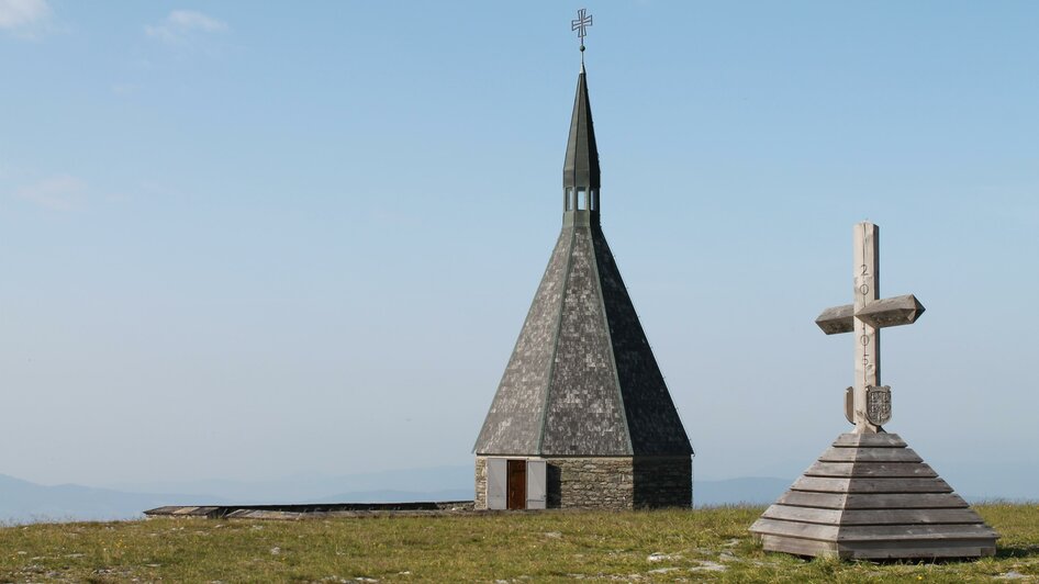 Hochwechsel_Gipfelkreuz und Kapelle_Oststeiermark | © Oststeiermark Tourismus