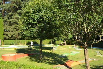 Minigolf at the Römerhütte leisure center | © Freizeitzentrum Römerhütte