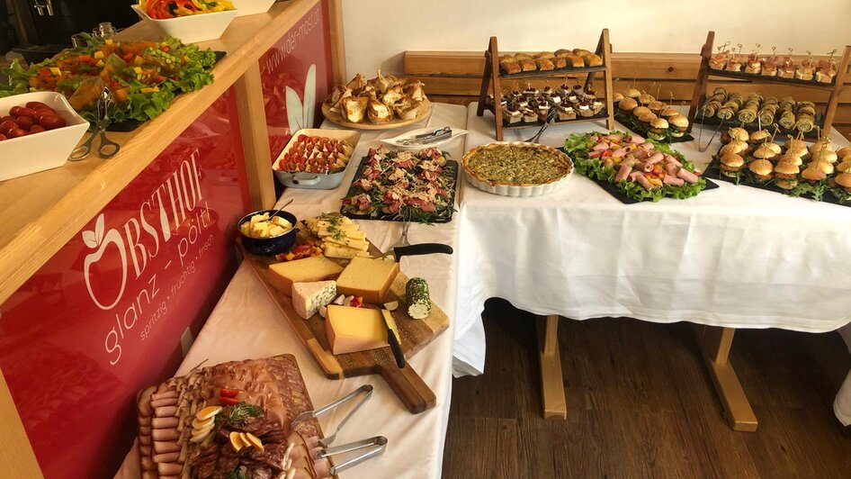 Buffet im Obsthof & Mostschenke Glanz-Pöltl | © Mostschenke Glanz-Pöltl