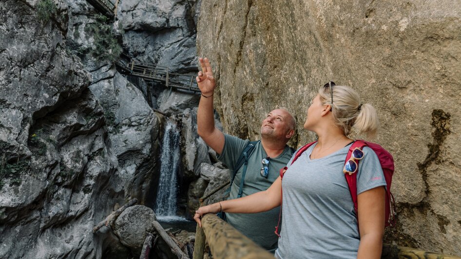 Bärenschützklamm_Wanderer2_Oststeiermark | © Oststeiermark Tourismus