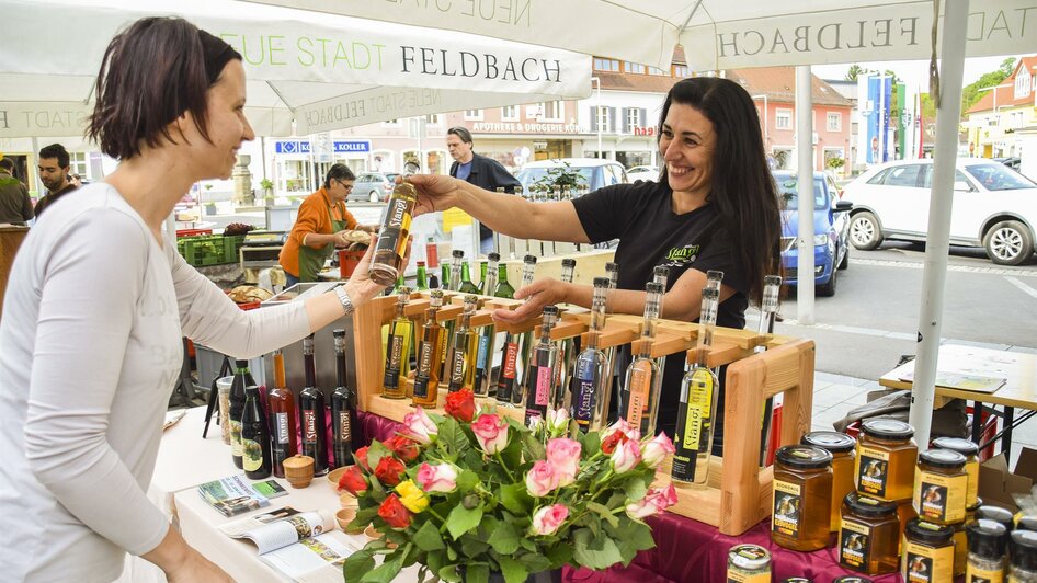 Obsthof Stangl am Feldbacher Bauernmarkt | © Thermen- & Vulkanland Steiermark