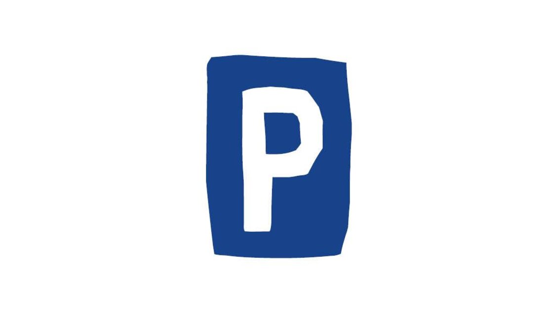 Ein blaues Schild mit einem weißen "P" darauf. Es steht für Parken. | © TV Gesäuse