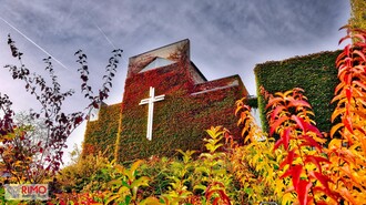 Pfarrkirche in Lannach im Herbst | © Petru Rimovetz