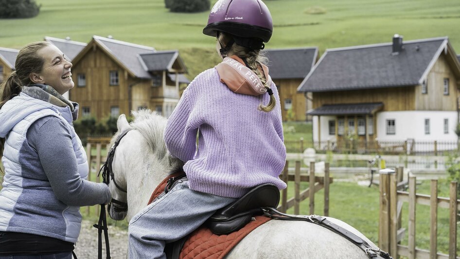 A Ponyreiten mit Cynthia | © Pferdefreunde Zloam, www.pferdefreunde-zloam.at