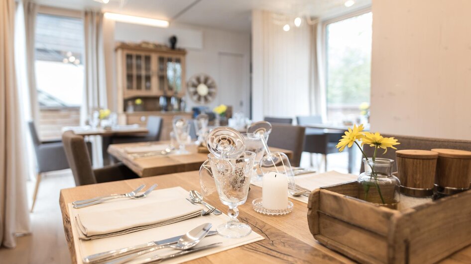 Gedeckter Tisch in der Speisemanfaktur | © Weingarten-Resort