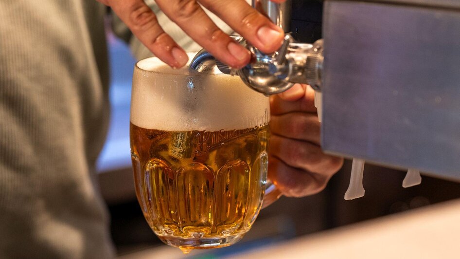 Alpen Arnika, Tauplitzam, kühles Bier | © Hotel Alpen Arnika