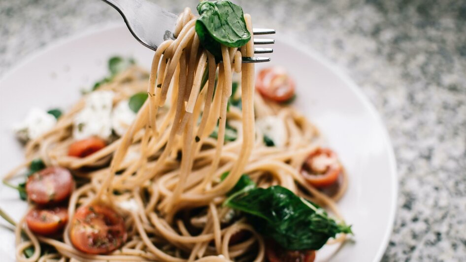 Nudeln mit Tomaten | © Lisa Fotios