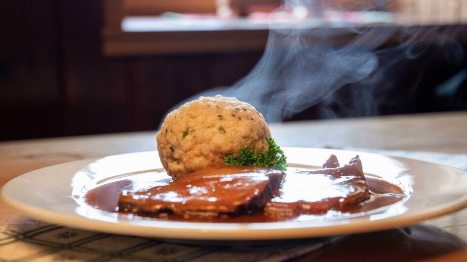 Braten vom Alm-Ox | © Corinna Harrer Fotografie