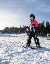 Skischool_children at skiing_Eastern Styria | © Tourismusverband Oststeiermark | Klaus Ranger | © Tourismusverband Oststeiermark