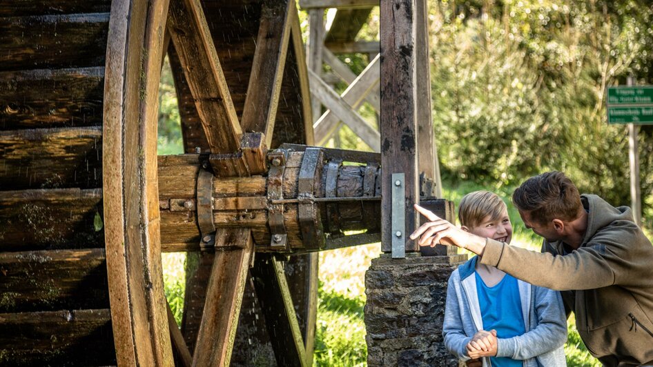 Besichtigung der Spitzmühle | © Stephan Friesinger | Spitzmühle