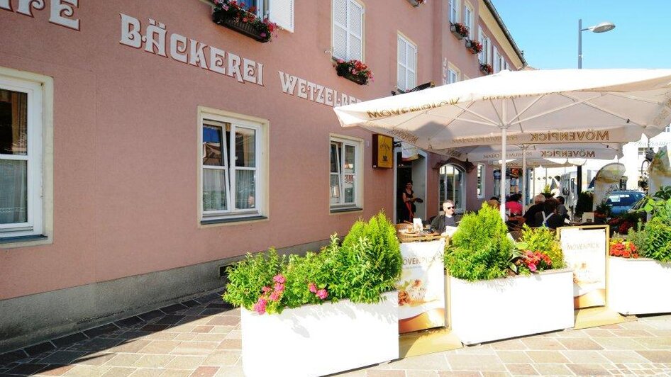 Gastgarten bei Stadtcafe-Bäckerei Wetzelberger | © Stadtcafe Wetzelberger