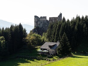 Steinschlosshütte neben der Burgruine | © Tourismusverband Murau