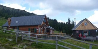 Stoanahütte-Außenansicht-Murtal-Steiermark | © Stoanahütte