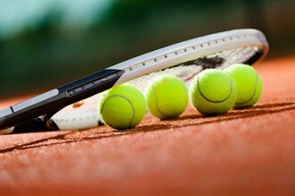 Tennis Pöllauberg_Schläger mit Bälle_Oststeiermark | ©  Fotolia