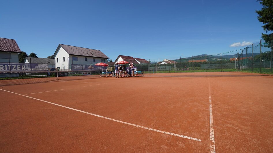 Großer Tennisplatz außen | © Kerim Sijercic