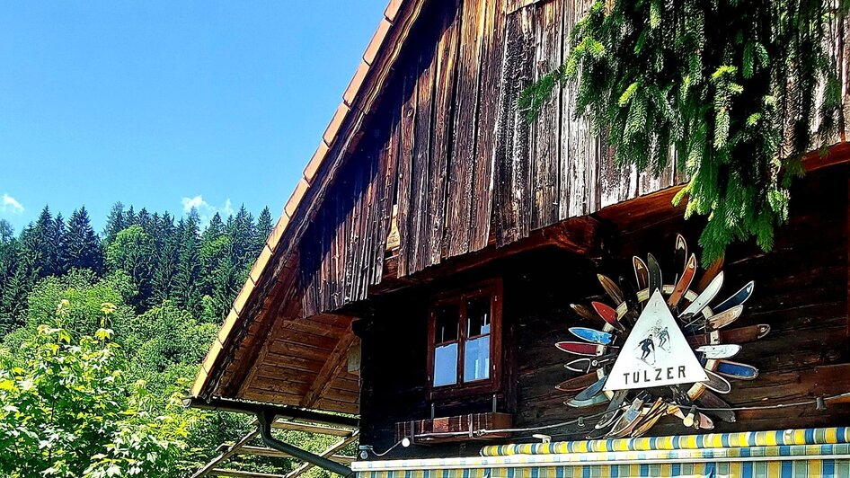 Hütte von außen.