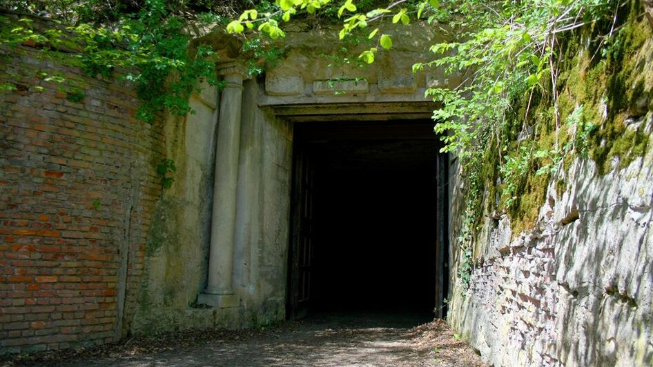 Eingang zur Römerhöhle | © Stefan Matic