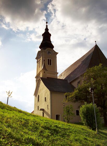 Kirche St. Erhard_Außenansicht_Bergmann | Bergmann | © Tourismusverband Oststeiermark