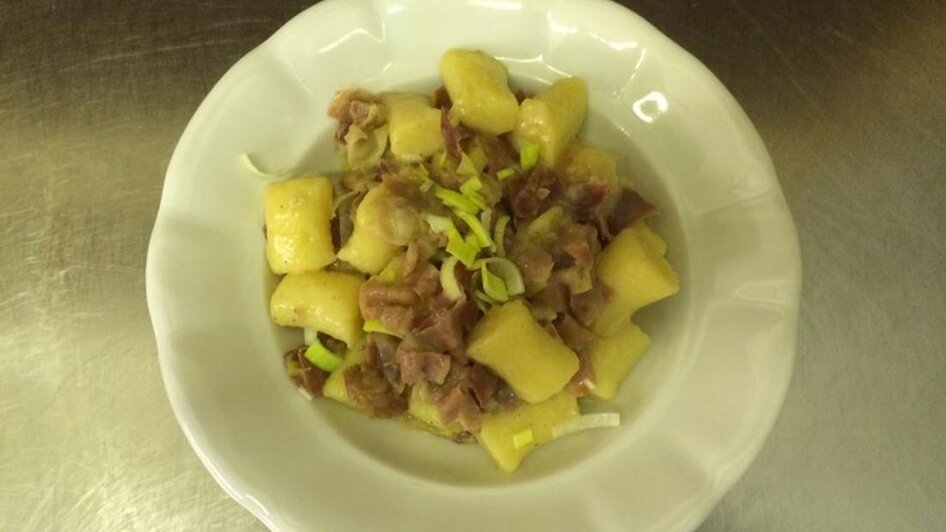 Hausgemachte Gnocchi mit Hausschinken | Familie Koschak | © Familie Koschak Hausgemachte Gnocchi mit Hausschinken | © Familie Koschak