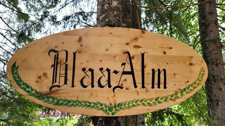 Blaa Alm, Altaussee, Holzschild | © Petra Kirchschlager