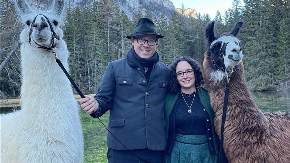 Familie mit Lamas | © Alpakas und Lama zum Grünen See