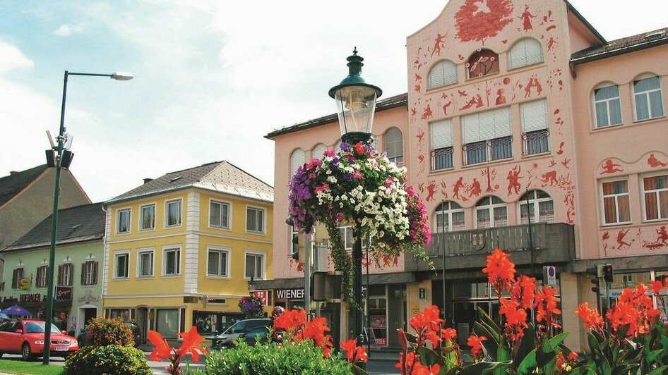 Arik-Brauer-Rathaus-Voitsberg_Sommer | © Robert Cescutti