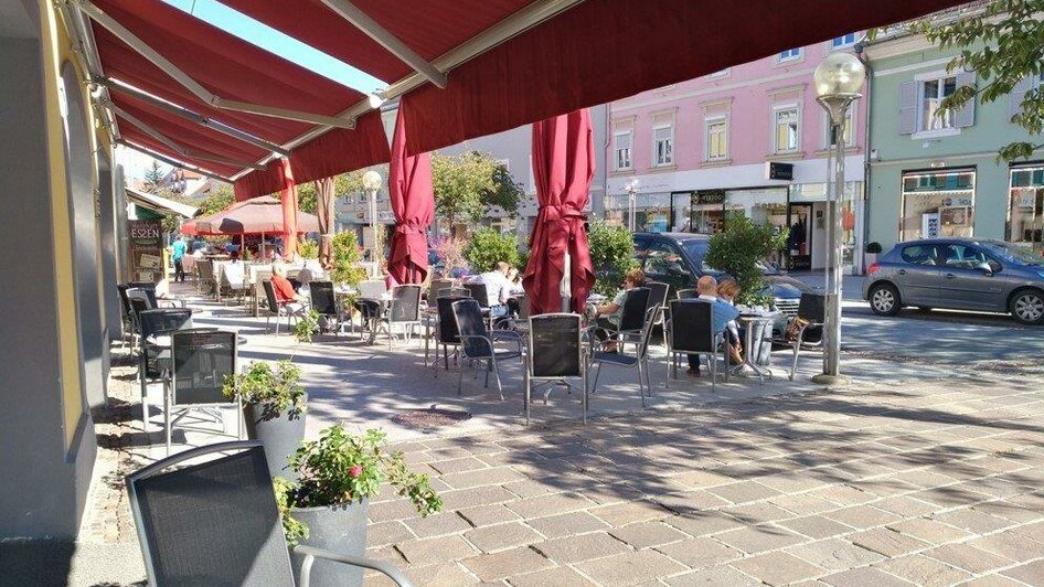 Sitzgarten am Hauptplatz | © Backstube-Kaffeehaus-Zuckerbäckerei Bartl