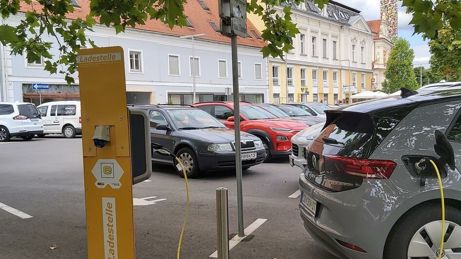 E-Ladestelle Hauptplatz/ Springbrunnen Feldbach | © Tourismusverband Feldbach