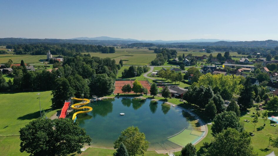 Freibad Schwanberg mit Rutschen | © Christian Freydl