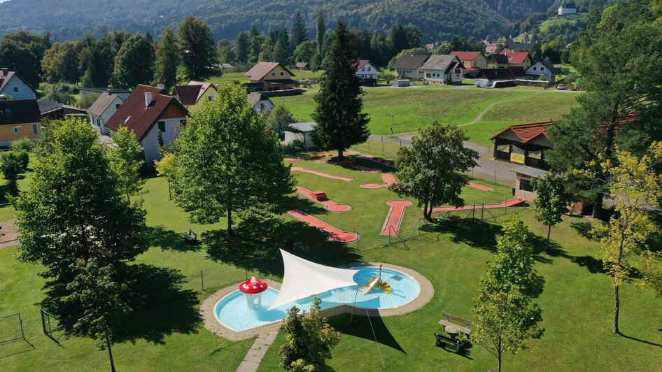 Freibad in Bad Schwanberg Babybecken und Minigolf | © Christian Freydl