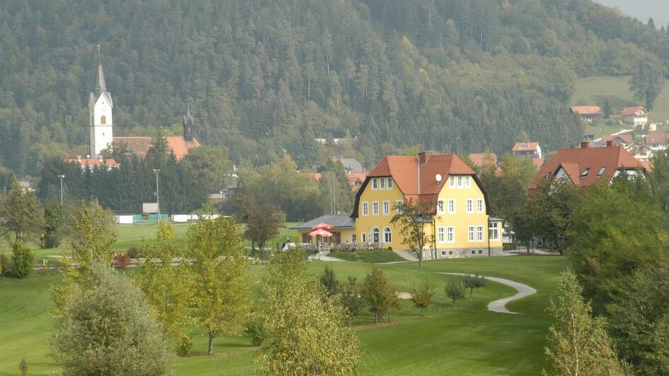 Golfrestaurant Erzherzog Johann_Panorma mit Kirche | © Foko-Foto Kowatsch