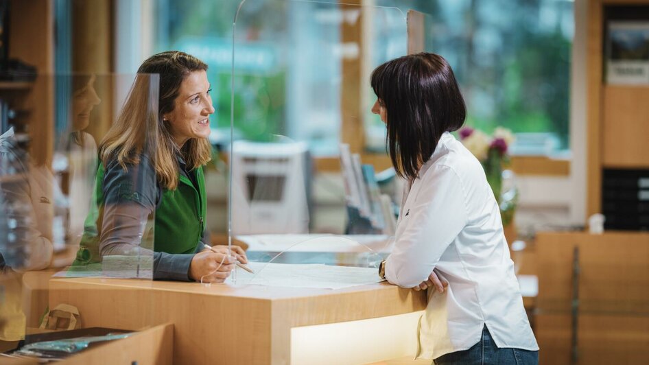 Persönliche Beratung im Infobüro Admont | © Thomas Sattler