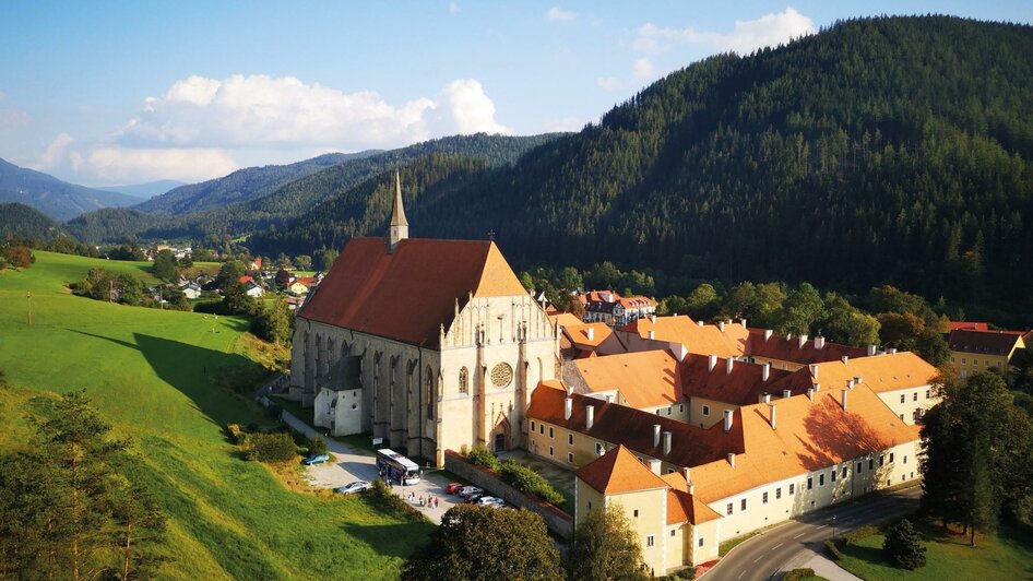 Kaiserhof Glasmanufaktur im Areal des Stiftes | © Naturpark Mürzer Oberland