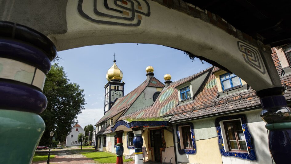 St.Barbara Kirche_Friedensreich Hundertwasser | © Jana Scherr