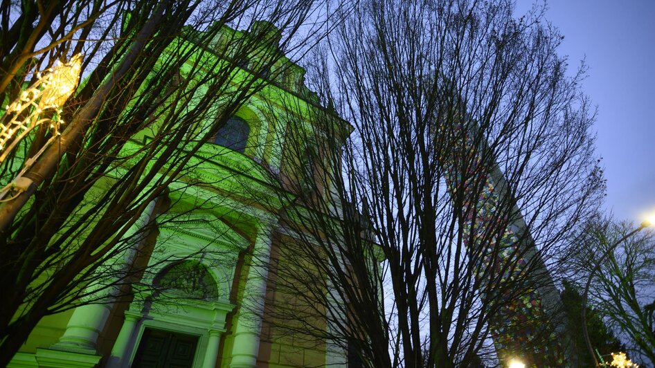 Stadtpfarrkirche im "Grünen Licht" | © Tourismusverband Feldbach/ B. Bergmann