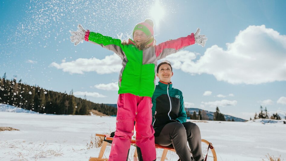 Auf ins Rodelvergnügen auf der Rodelwiese | © Schilcherland Steiermark