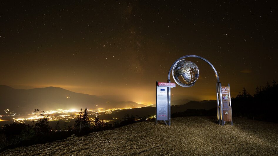 Tor der Weltmarktführer bei Nacht | © TV Kapfenberg