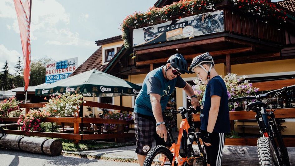 Sport Buchebner im Sommer mit E-Bike Verleih