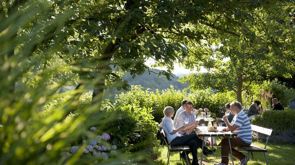 Sitzgarten-Buschenschank | © Karin Bergmann Sitzgarten-Buschenschank | © Karin Bergmann