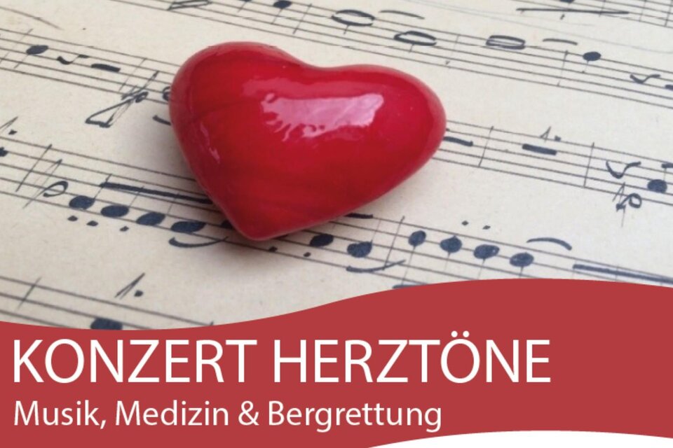 Ein rotes Herz auf einem Blatt mit Noten. Die Veranstaltung heißt "Konzert Herzton", das Thema ist Musik, Medizin und Bergrettung. | © Herztöne Benefizkonzerte