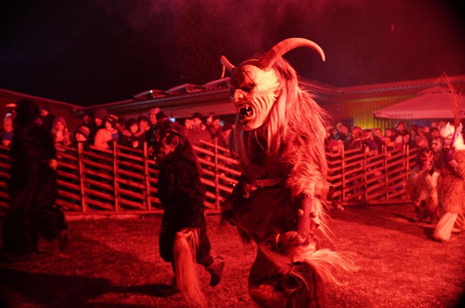 St. Nicholas, Kinderkrampuslauf & Perchten - Impression #1