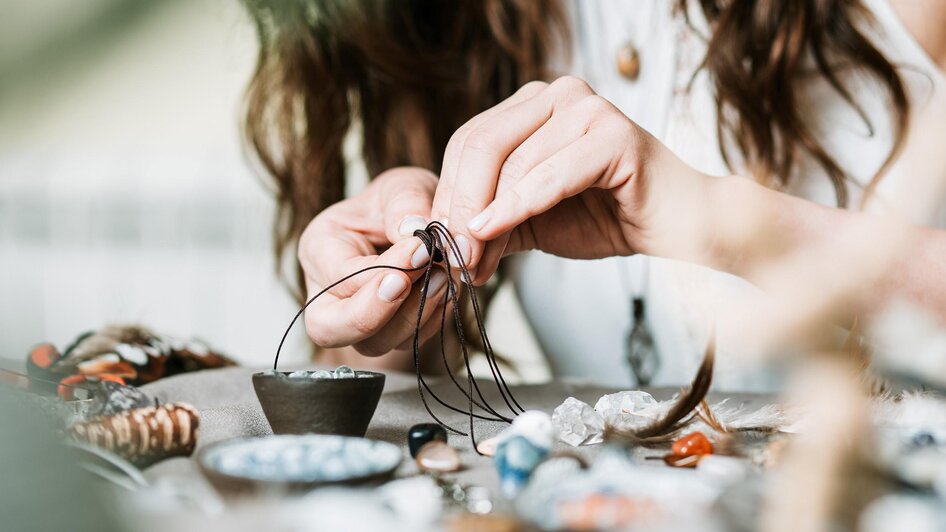 Kunsthandwerksmarkt Schmuck HB_Oststeiermark | © adobe stock foto