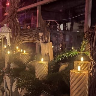 Kerzenschein beim Weihnachtsmarkt | © Stocker Peter