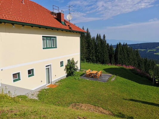 Gästehaus Hebalm außen Sitzgelegenheit | © Gästehaus Hebalm | Hoppacher Wolfgang