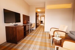 Superior Suite, Fernseher mit Sitzgelegenheit
