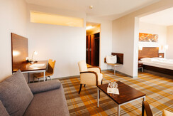 Suite Deluxe Schreibtisch und Doppelbett