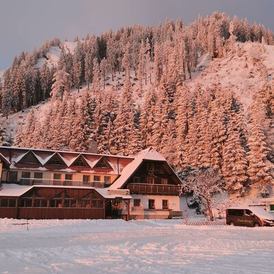 Außenansicht bei Winter1 | © Hotel Präbichlerhof