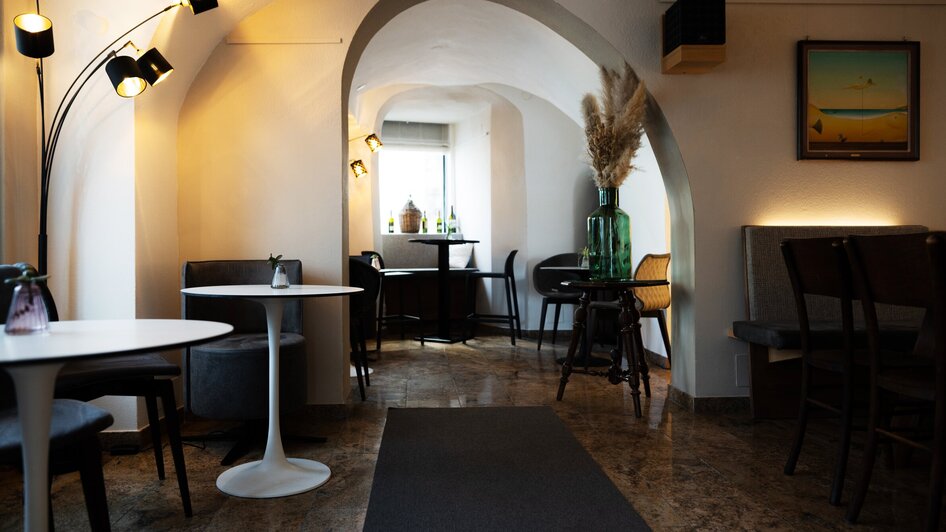 Gemütliche Weinbar mit stilvollem Interieur in Graz.