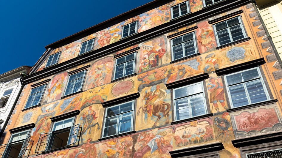 Fassade des Gemalten Hauses in Graz mit bunten Fresken. | © Graz Tourismus - Harry Schiffer