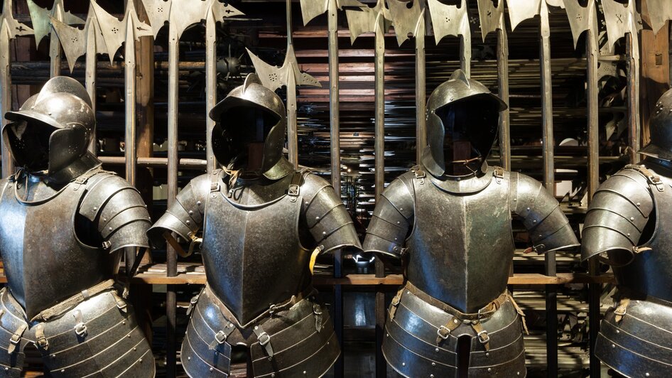 Historische Rüstungen im Landeszeughaus in Graz.
